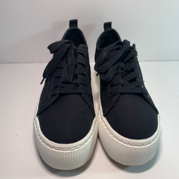 Women’s Fashion Sneaker - Picture 5 of 7